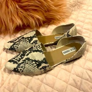 Steve Madden Snake Print Flat size 9